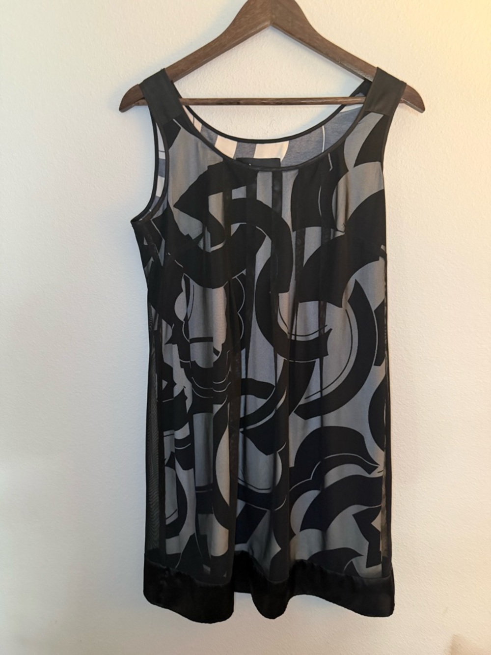 S.L. Fashions Black & Gray Sleeveless Abstract Lined Shift Dress